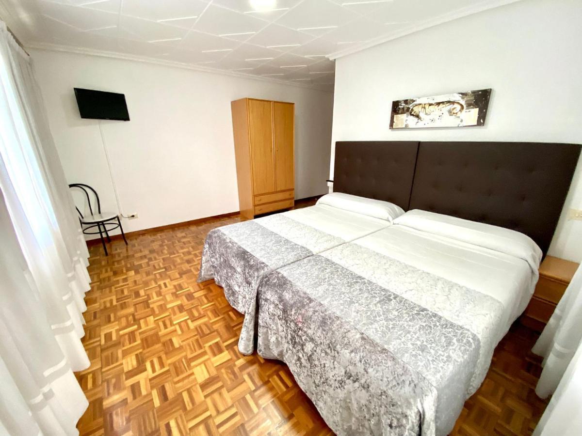Garden Lodge Hostal Evencio Ribadavia Extérieur photo