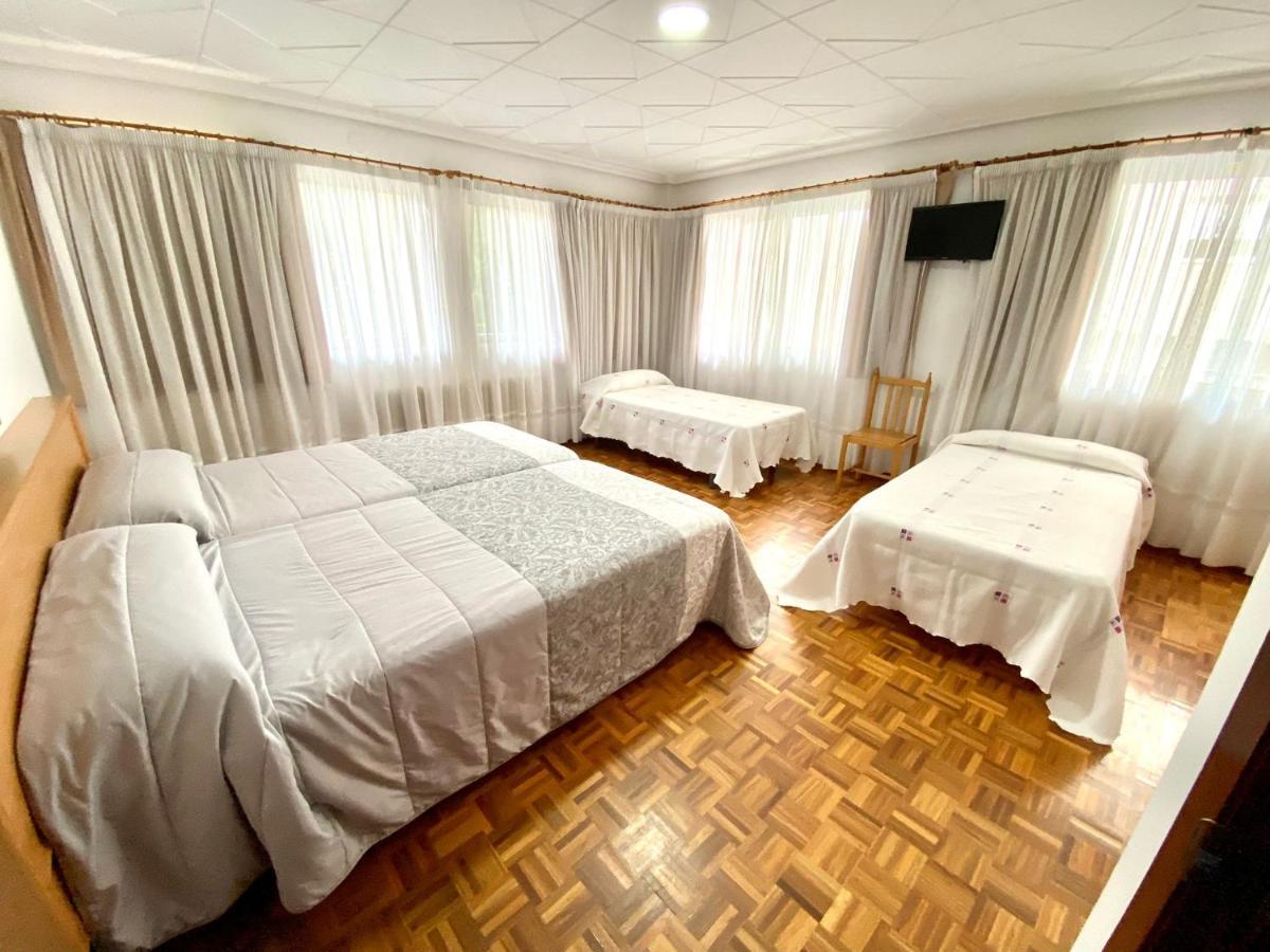 Garden Lodge Hostal Evencio Ribadavia Extérieur photo