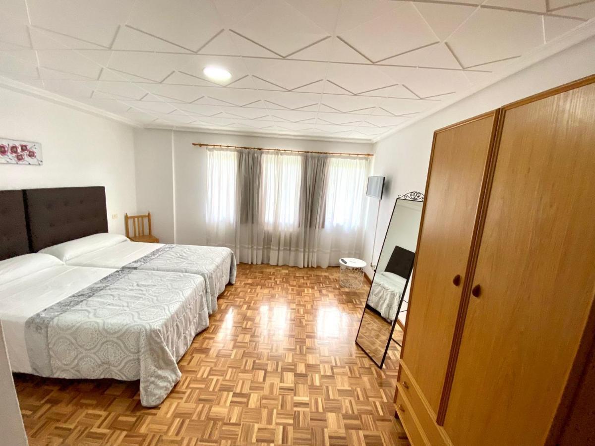 Garden Lodge Hostal Evencio Ribadavia Extérieur photo