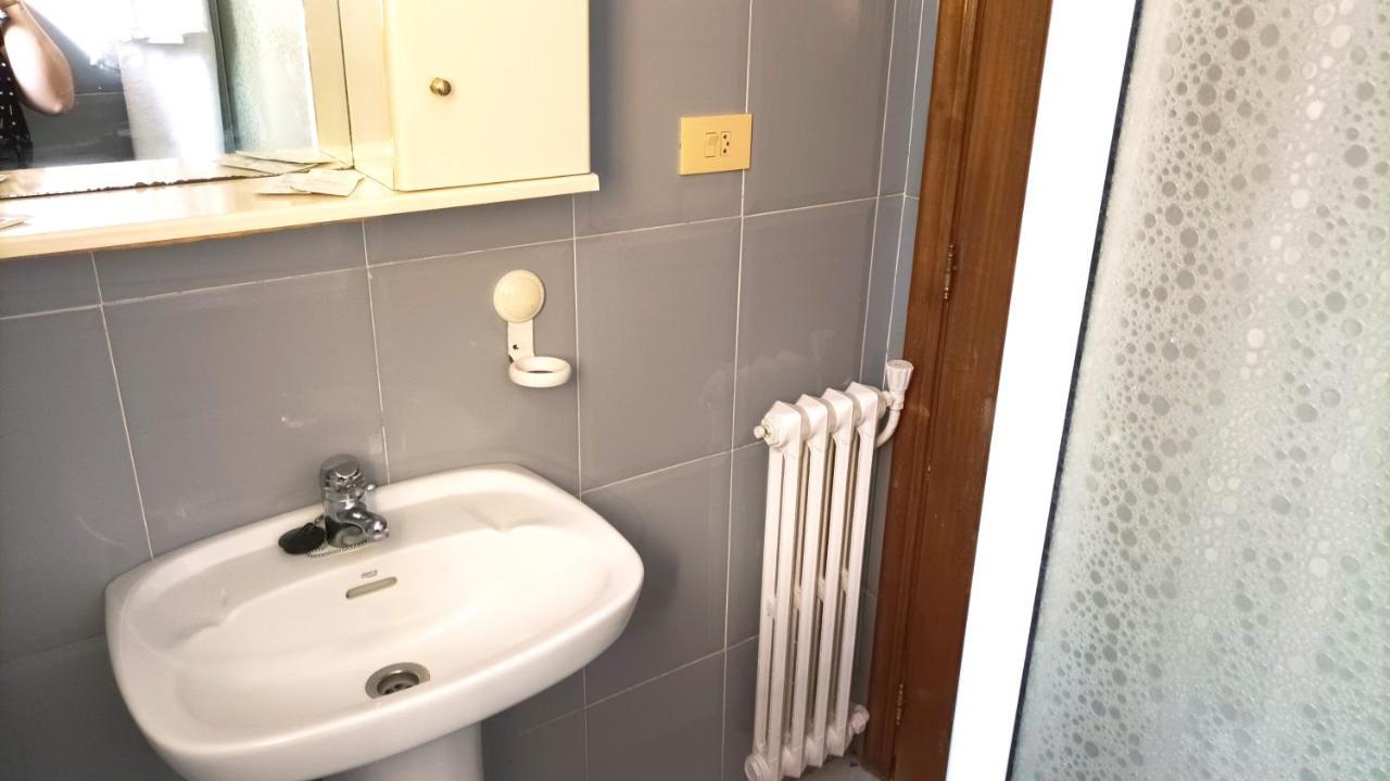 Garden Lodge Hostal Evencio Ribadavia Extérieur photo