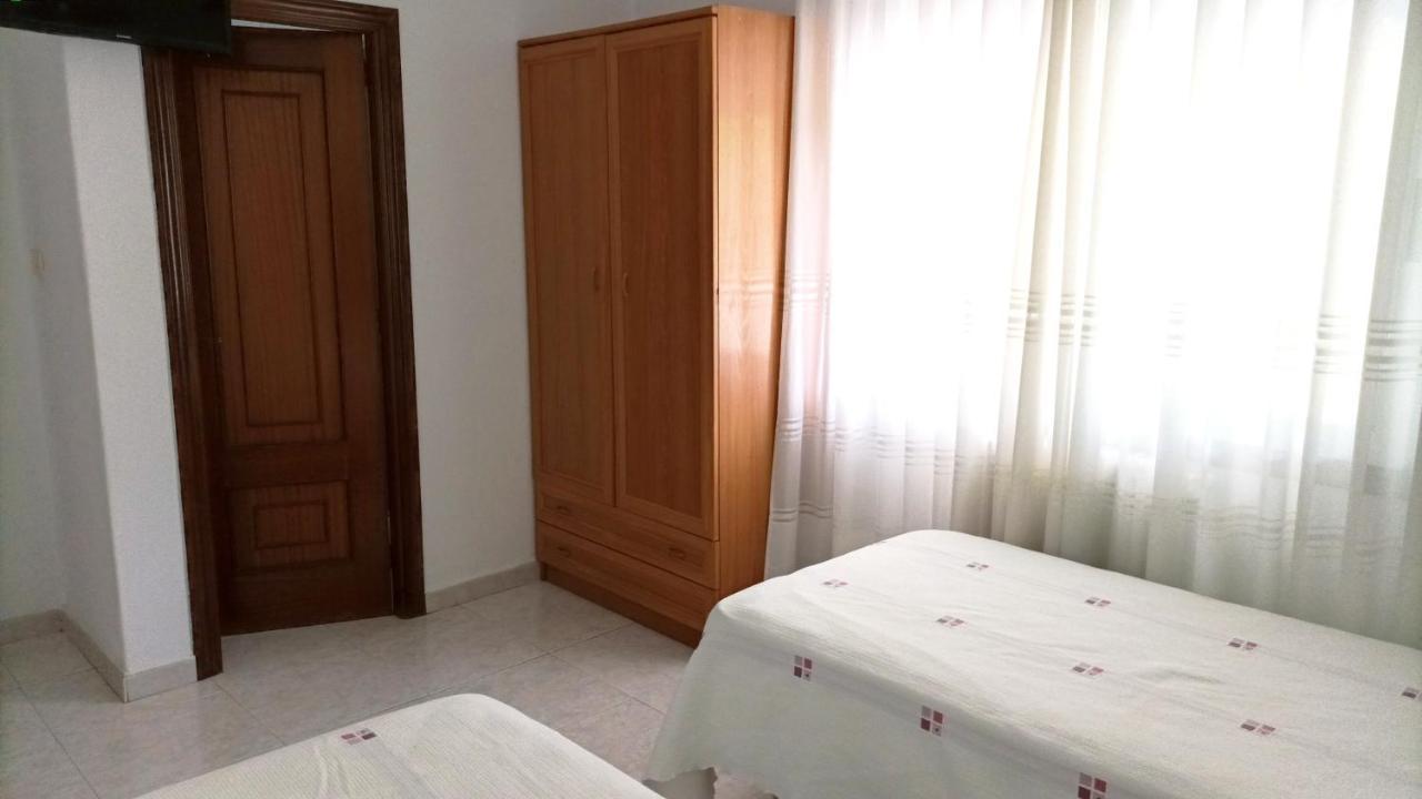 Garden Lodge Hostal Evencio Ribadavia Extérieur photo