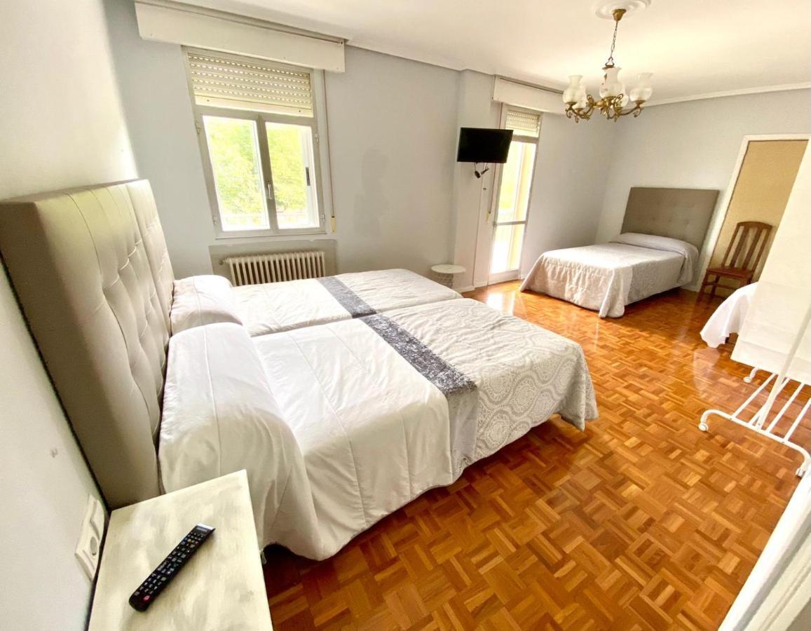Garden Lodge Hostal Evencio Ribadavia Extérieur photo