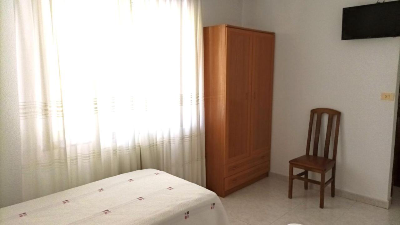 Garden Lodge Hostal Evencio Ribadavia Extérieur photo