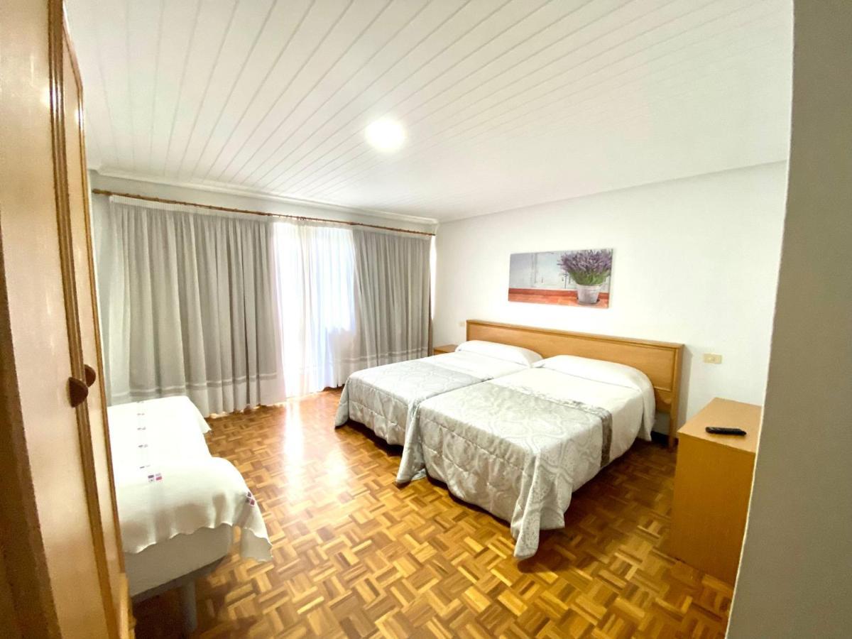 Garden Lodge Hostal Evencio Ribadavia Extérieur photo
