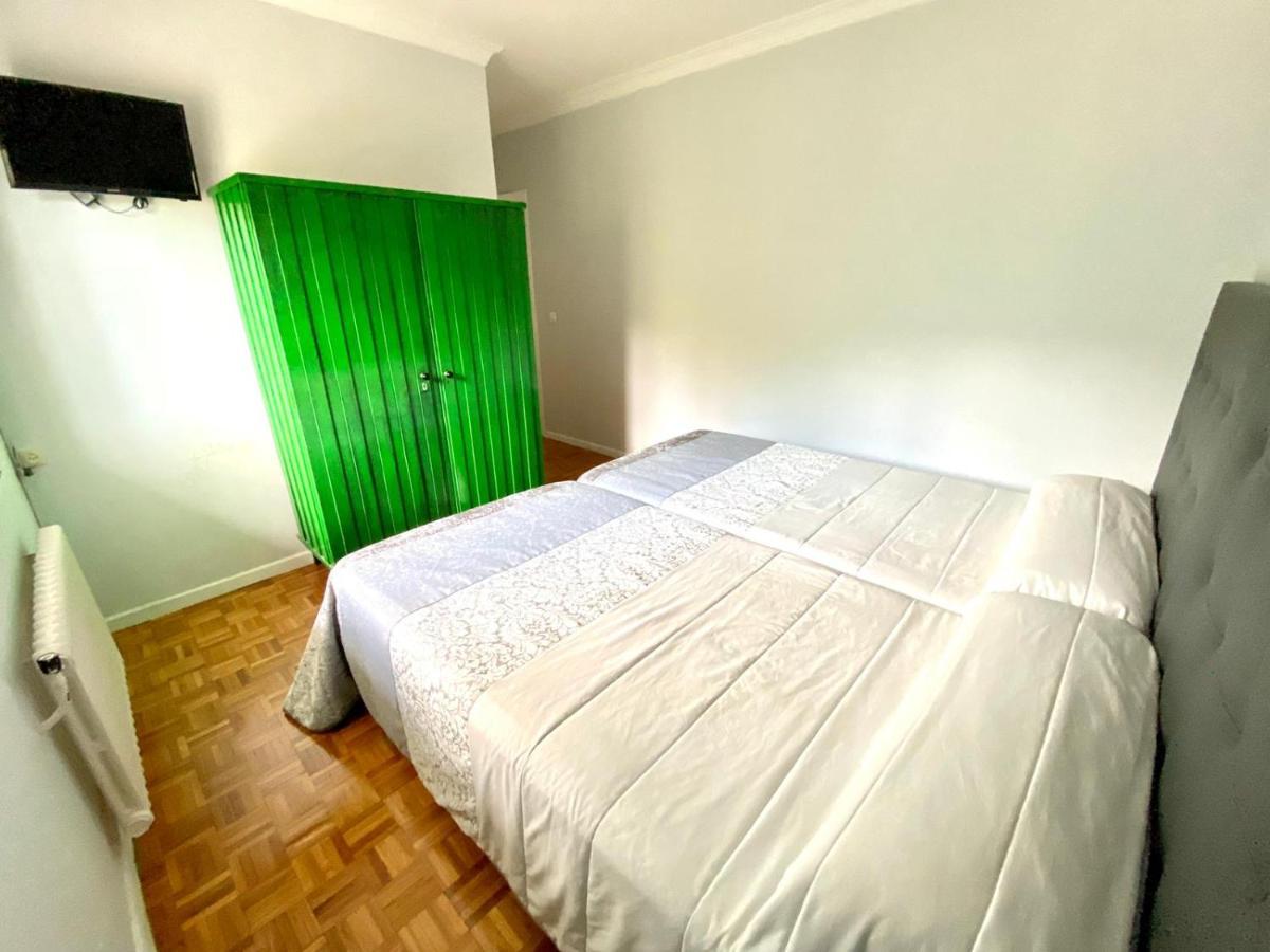 Garden Lodge Hostal Evencio Ribadavia Extérieur photo